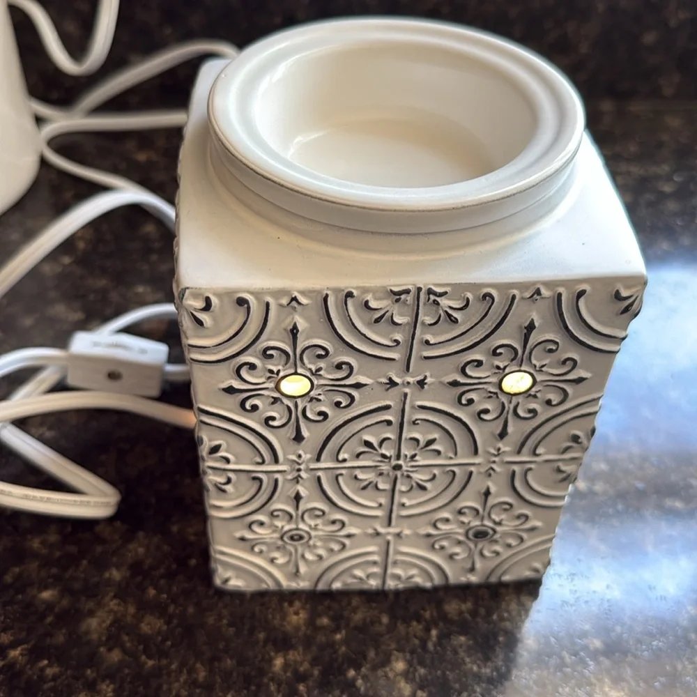 Scentsy Pressed Tin Warmer New